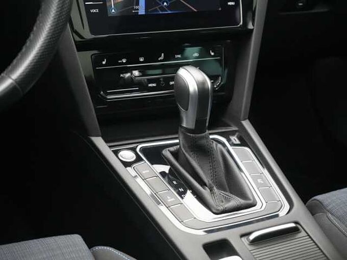 Volkswagen Passat Variant DSG ACC DCC VIRT LED SHZ CARPLAY