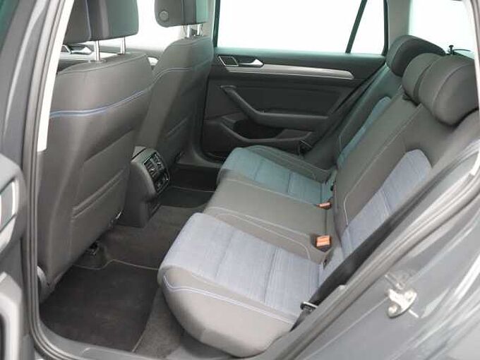 Volkswagen Passat Variant DSG ACC DCC VIRT LED SHZ CARPLAY