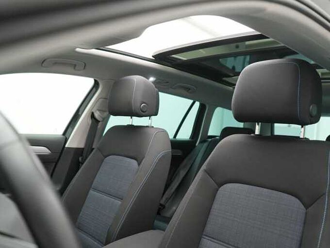 Volkswagen Passat Variant DSG ACC DCC VIRT LED SHZ CARPLAY