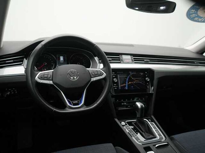 Volkswagen Passat Variant DSG ACC DCC VIRT LED SHZ CARPLAY