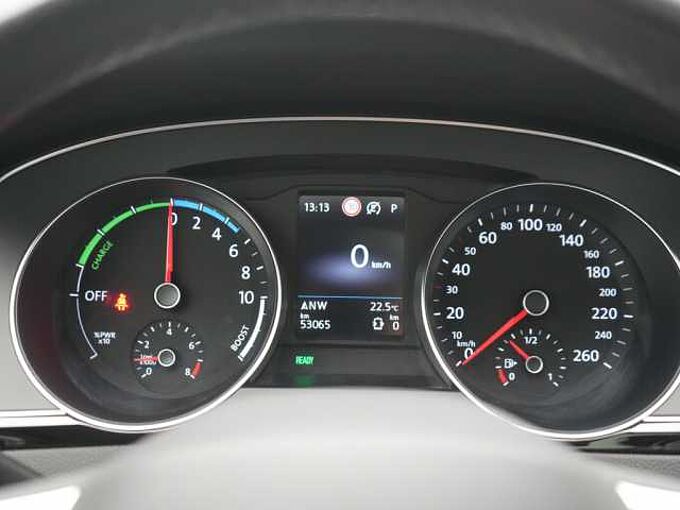 Volkswagen Passat Variant DSG ACC DCC VIRT LED SHZ CARPLAY