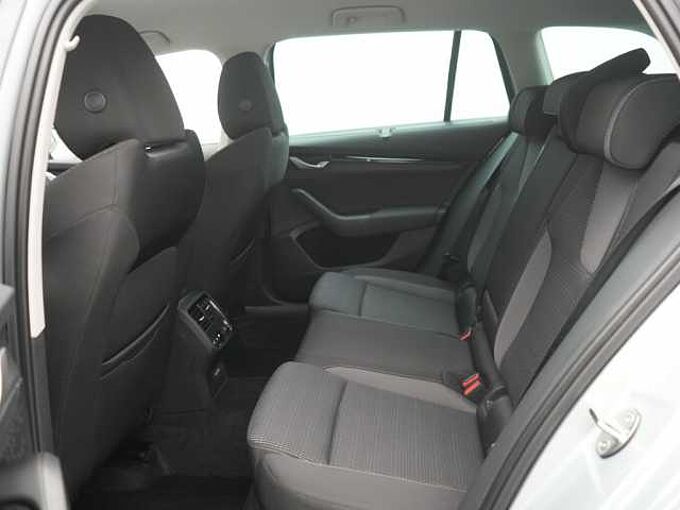 SKODA OCTAVIA Combi Selection DSG VIRT SHZ LED KAM