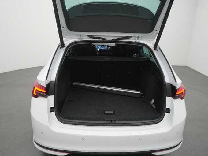 SKODA OCTAVIA Combi Selection DSG NAVI VIRT SHZ LED