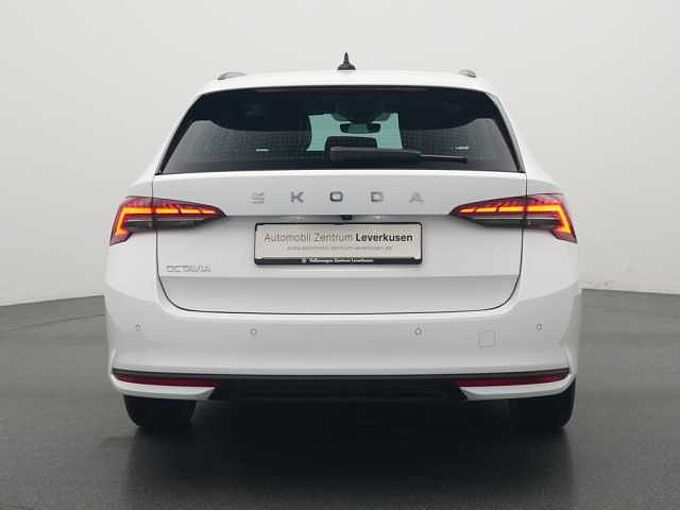 SKODA OCTAVIA Combi Selection DSG NAVI VIRT SHZ LED