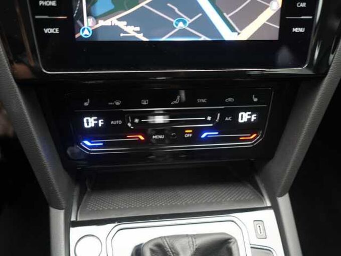 Volkswagen Passat Variant GTE DSG SHZ LED CARPLAY VIRT NAVI
