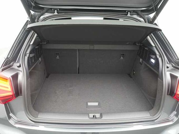 Audi Q2 S line S TRON PANO ACC AHK NAVI LEDER CARPLAY
