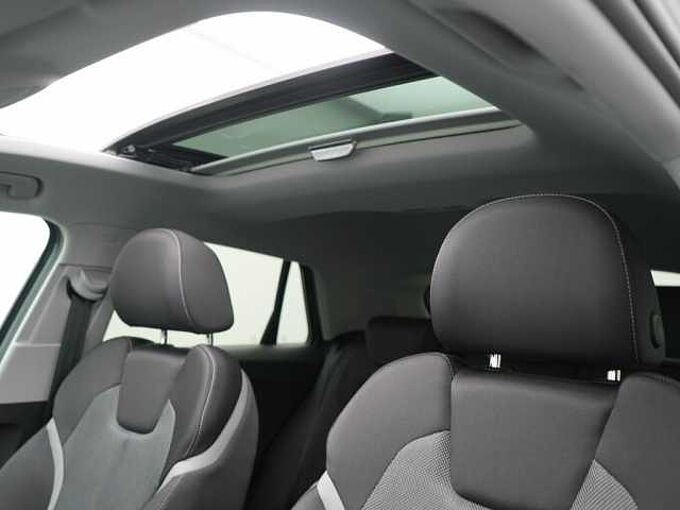 Audi Q2 S line S TRON PANO ACC AHK NAVI LEDER CARPLAY