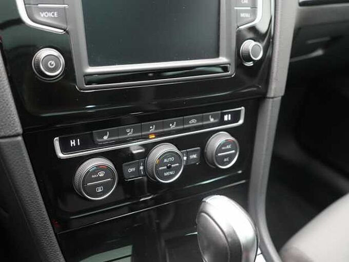 Volkswagen Golf VII Variant 1.4 Highline PANO DSG KAM SHZ