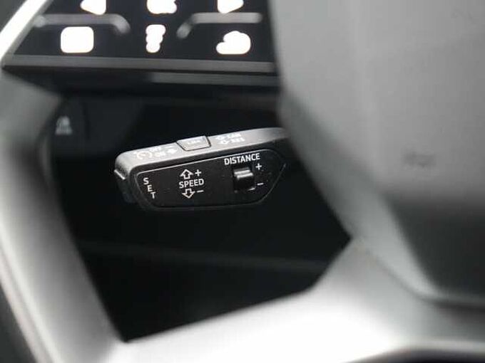 Audi Q4 PDC SHZ NAVI KAM ACC LED