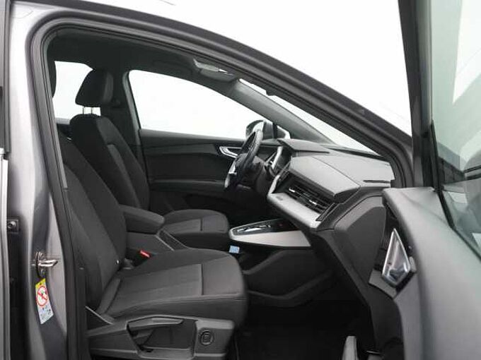 Audi Q4 e-tron 40 S line LED KAM SHZ NAVI ACC