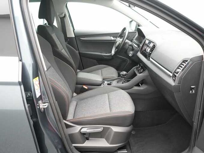 SKODA KAROQ Clever DSG AHK NAVI LEDER VIRT KAM CARPLAY