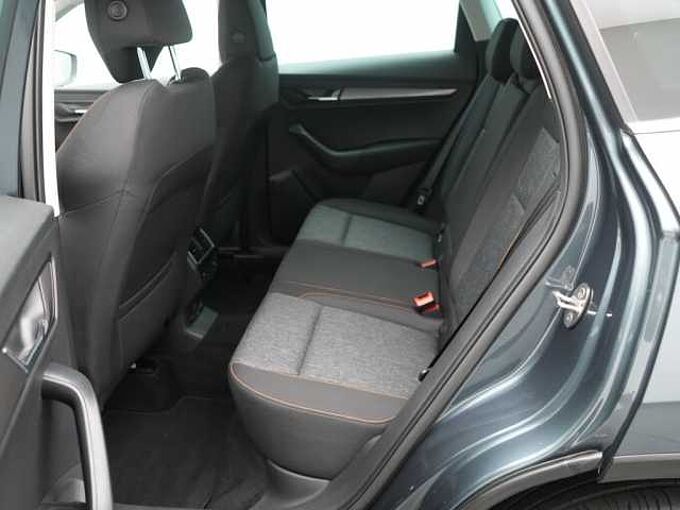SKODA KAROQ Clever DSG AHK NAVI LEDER VIRT KAM CARPLAY