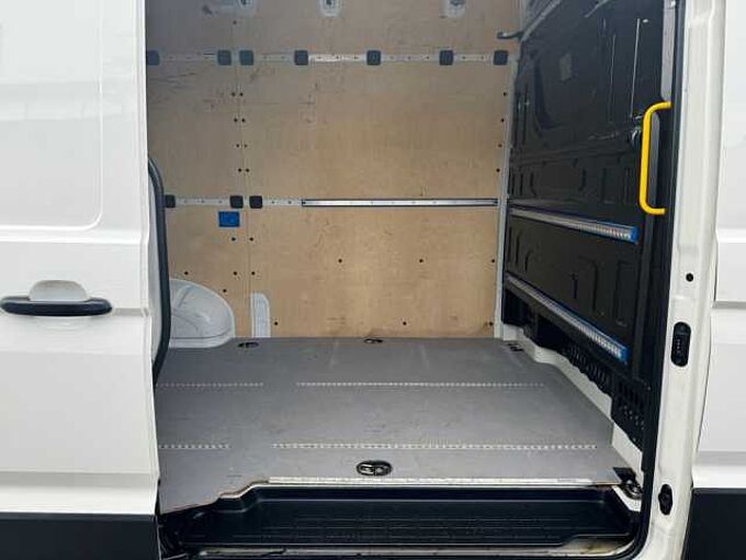 Volkswagen Crafter ACC KAM NAVI PDC SHZ