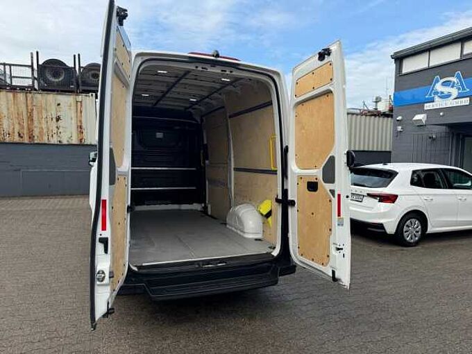Volkswagen Crafter ACC KAM NAVI PDC SHZ