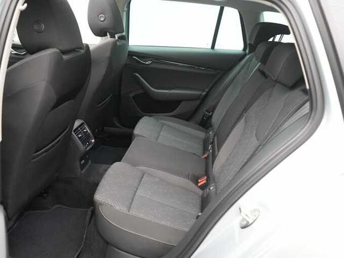 SKODA OCTAVIA Combi Clever DSG PANO AHK NAVI VIRT KAM