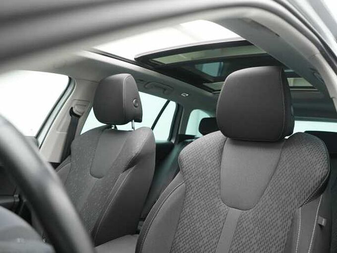 SKODA OCTAVIA Combi Clever DSG PANO AHK NAVI VIRT KAM