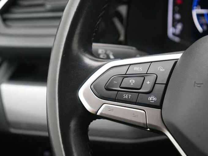 Volkswagen T6.1 Multivan Highline ACC AHK NAVI 7-SITZER SHZ