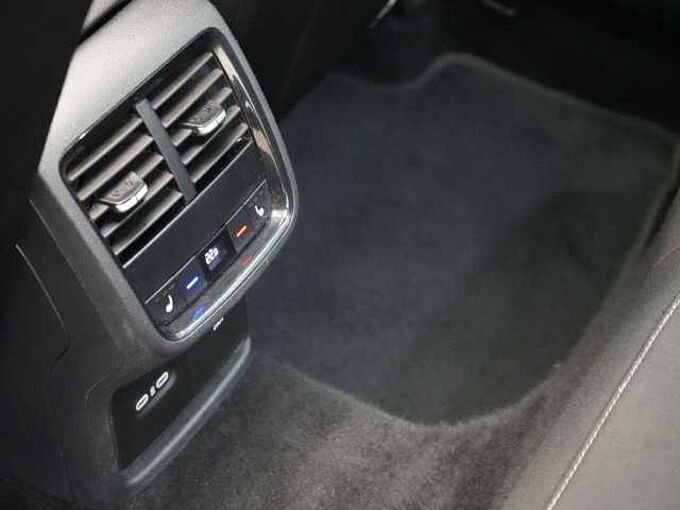 SKODA OCTAVIA Combi Clever DSG CARPLAY LED SHZ PDC