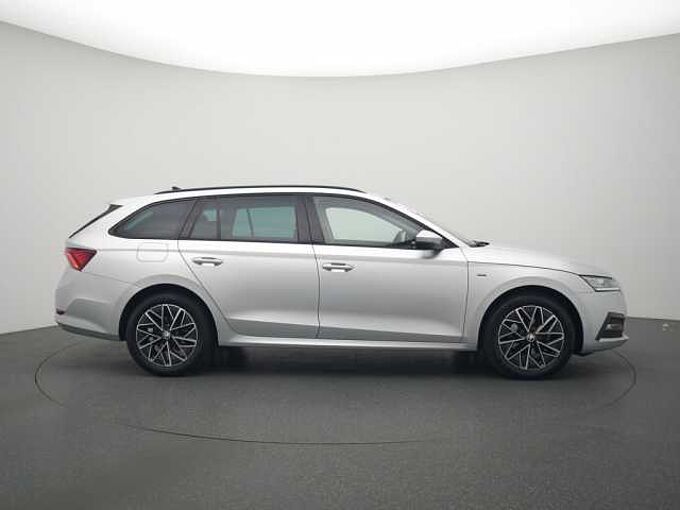 SKODA OCTAVIA Combi Clever DSG CARPLAY LED SHZ PDC