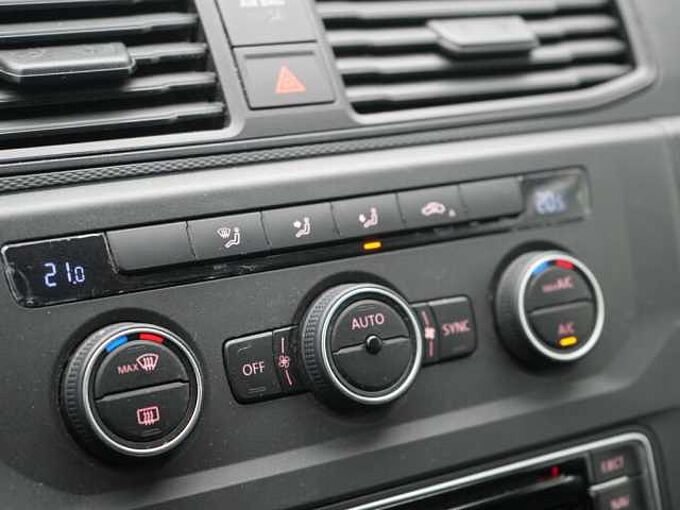 Volkswagen Caddy Maxi Kasten ACC NAVI PDC KLIMA AHK