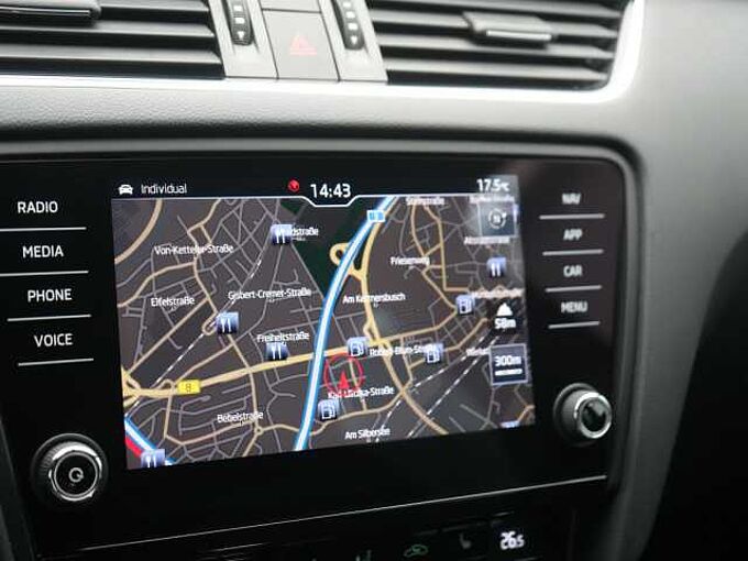 SKODA OCTAVIA LED ACC DSG SHZ PDC