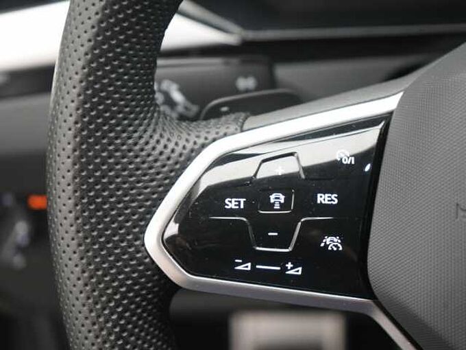 Volkswagen Arteon Elegance DSG AHK ACC LEDER VIRT KAM SHZ