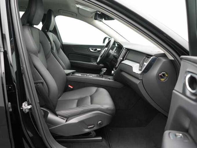 Volvo XC60 T5 Momentum AHK NAVI LEDER SHZ LED PDC