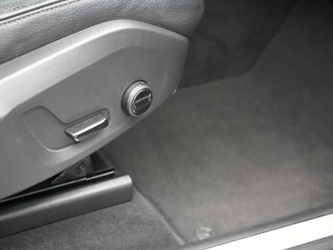 Volvo XC60 T5 Momentum AHK NAVI LEDER SHZ LED PDC