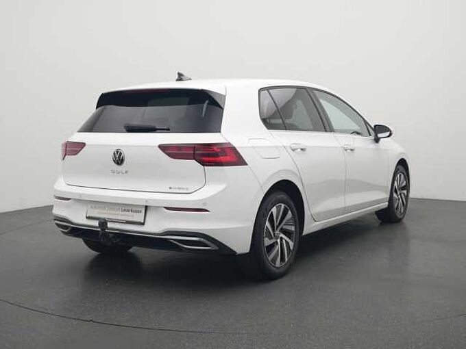 Volkswagen Golf VIII eHybrid Style DSG CARPLAY KAM SHZ PDC