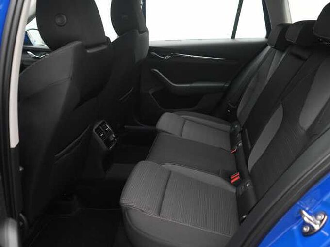 SKODA OCTAVIA Combi Ambition DSG SHZ PDC VIRT LED