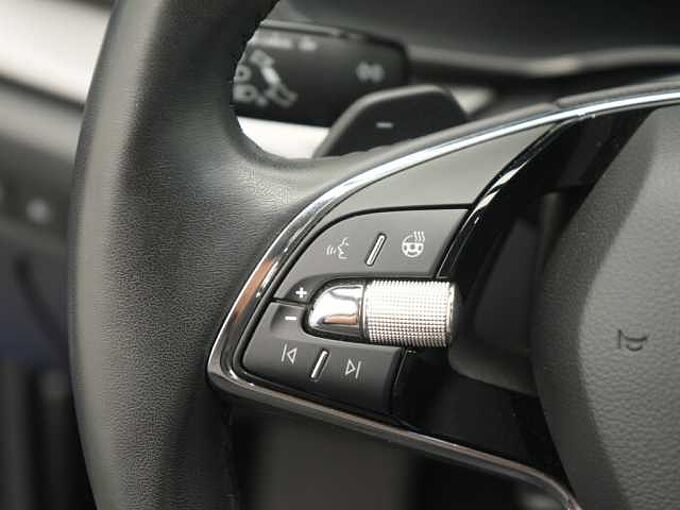 SKODA OCTAVIA Combi Ambition DSG SHZ PDC VIRT LED