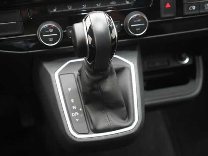 Volkswagen T6.1 Multivan Generation Six 7-SITZE STANDHZ AHK