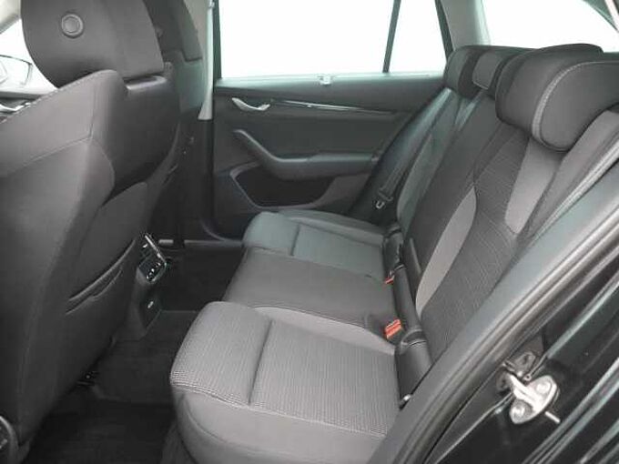 SKODA OCTAVIA Combi Selection DSG AHK MATRIX ACC NAVI