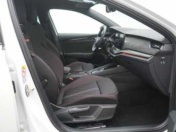 SKODA OCTAVIA Combi RS DSG LED CARPLAY VIRT SHZ PDC