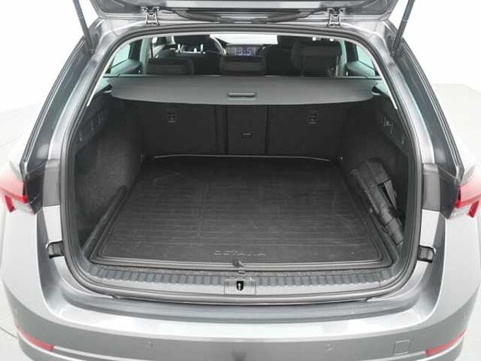 SKODA OCTAVIA Combi Ambition DSG CARPLAY 4xSHZ PDC