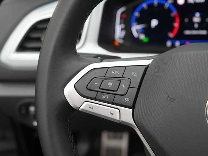 Volkswagen T-Roc LED KAM AHK SHZ PDC