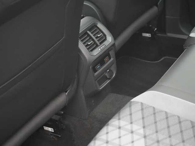 Volkswagen Tiguan R-Line PANO HUD AHK VIRT KAM SHZ DSG
