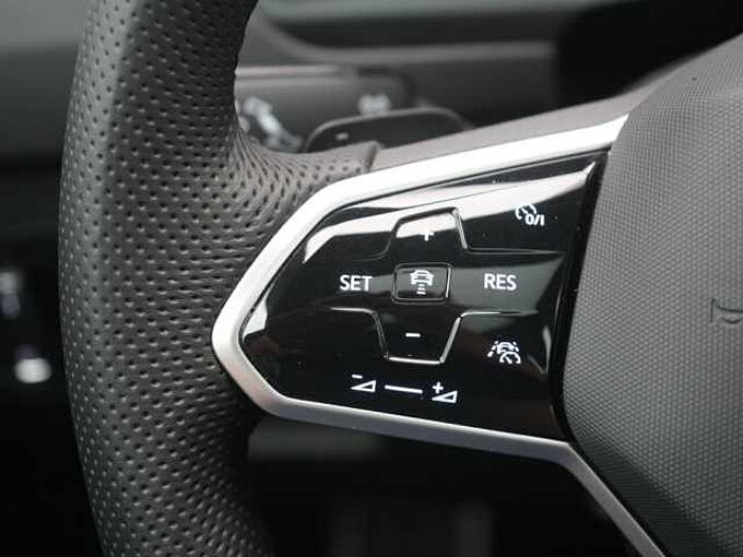 Volkswagen Tiguan R-Line PANO HUD AHK VIRT KAM SHZ DSG