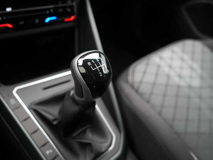 Volkswagen Taigo R-Line ACC MATRIX KAM CARPLAY SHZ AHK