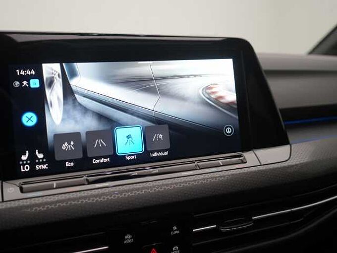 Volkswagen Golf VIII GTI DSG MATRIX PANO AHK SHZ KAM ACC