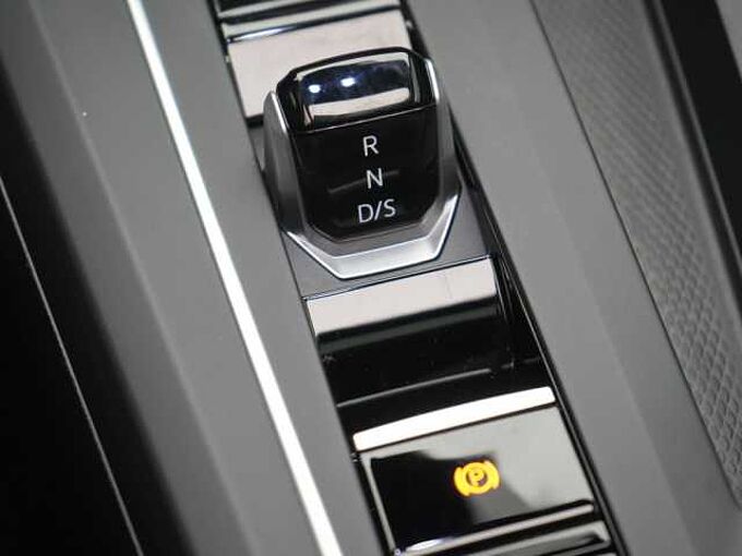Volkswagen Golf VIII GTI DSG MATRIX PANO AHK SHZ KAM ACC