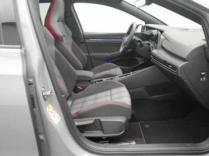 Volkswagen Golf VIII GTI DSG MATRIX PANO AHK SHZ KAM ACC
