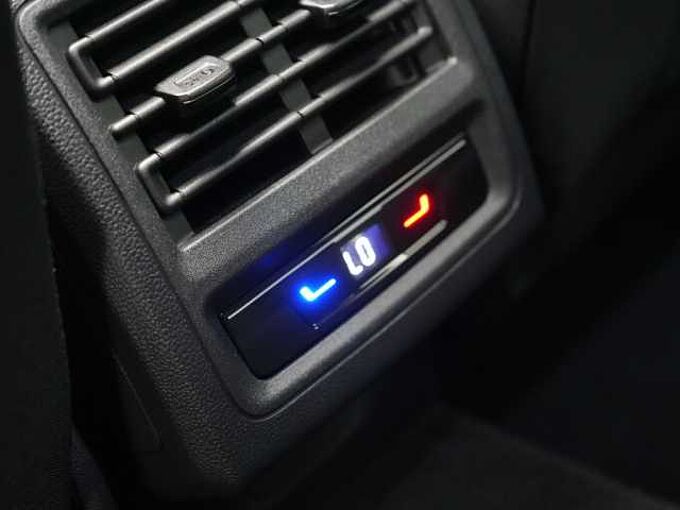 Volkswagen Golf VIII GTI DSG MATRIX PANO AHK SHZ KAM ACC