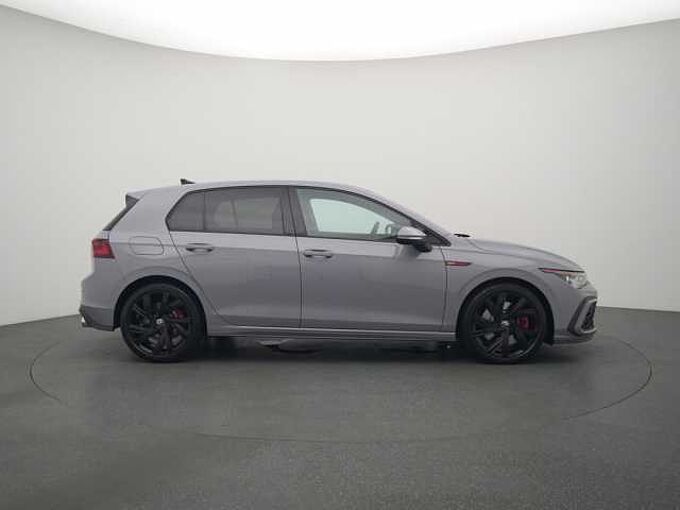 Volkswagen Golf VIII MATRIX DSG PANO AHK KAM SHZ