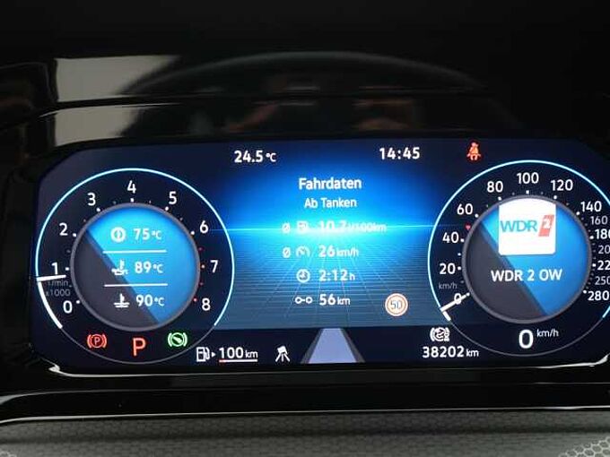 Volkswagen Golf VIII MATRIX DSG PANO AHK KAM SHZ