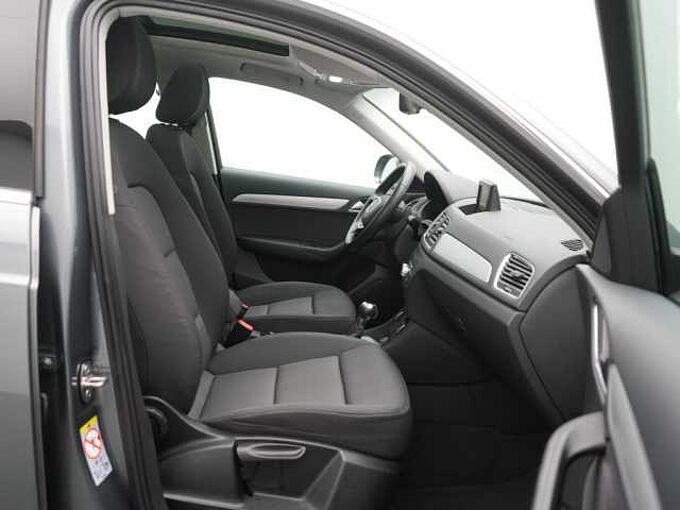 Audi Q3 S-TRON AHK NAVI PANO SHZ PDC XENON