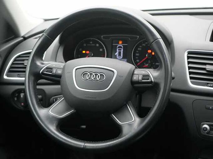 Audi Q3 S-TRON AHK NAVI PANO SHZ PDC XENON