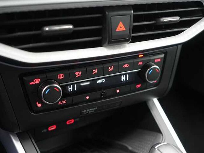 SEAT Arona TSI FR DSG NAVI VIRT LED KEYLESS ACC KAM