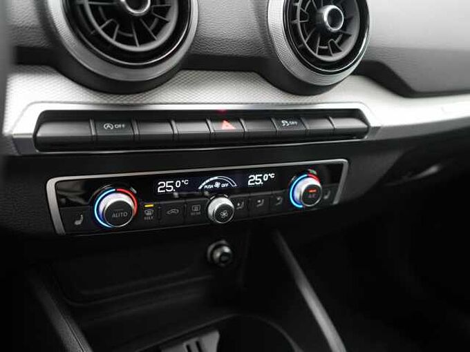 Audi Q2 S line AHK LED VIRT SHZ CARPLAY PDC LED