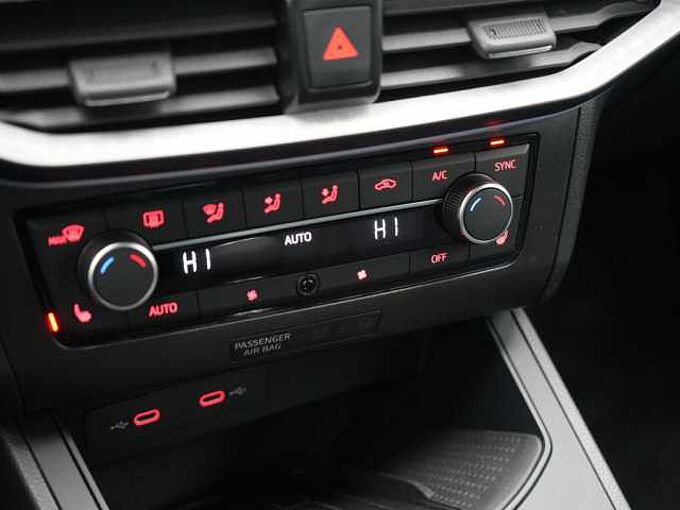 SEAT Ibiza TSI FR KAMERA LED SHZ PDC APP CONNECT